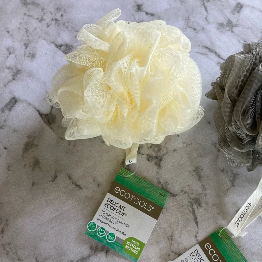 keeping🙃 3 Eco tools eco pouf to gently cleanse entire body. Plus 2 facial mitts - Picture 5 of 8